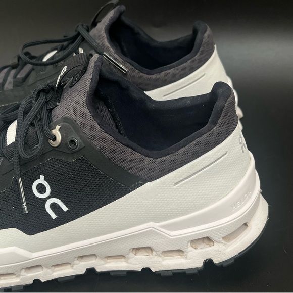 On Cloud Cloud Ultra Trail Running Shoes Womens Sz 7.5 Black & White - Picture 3 of 14